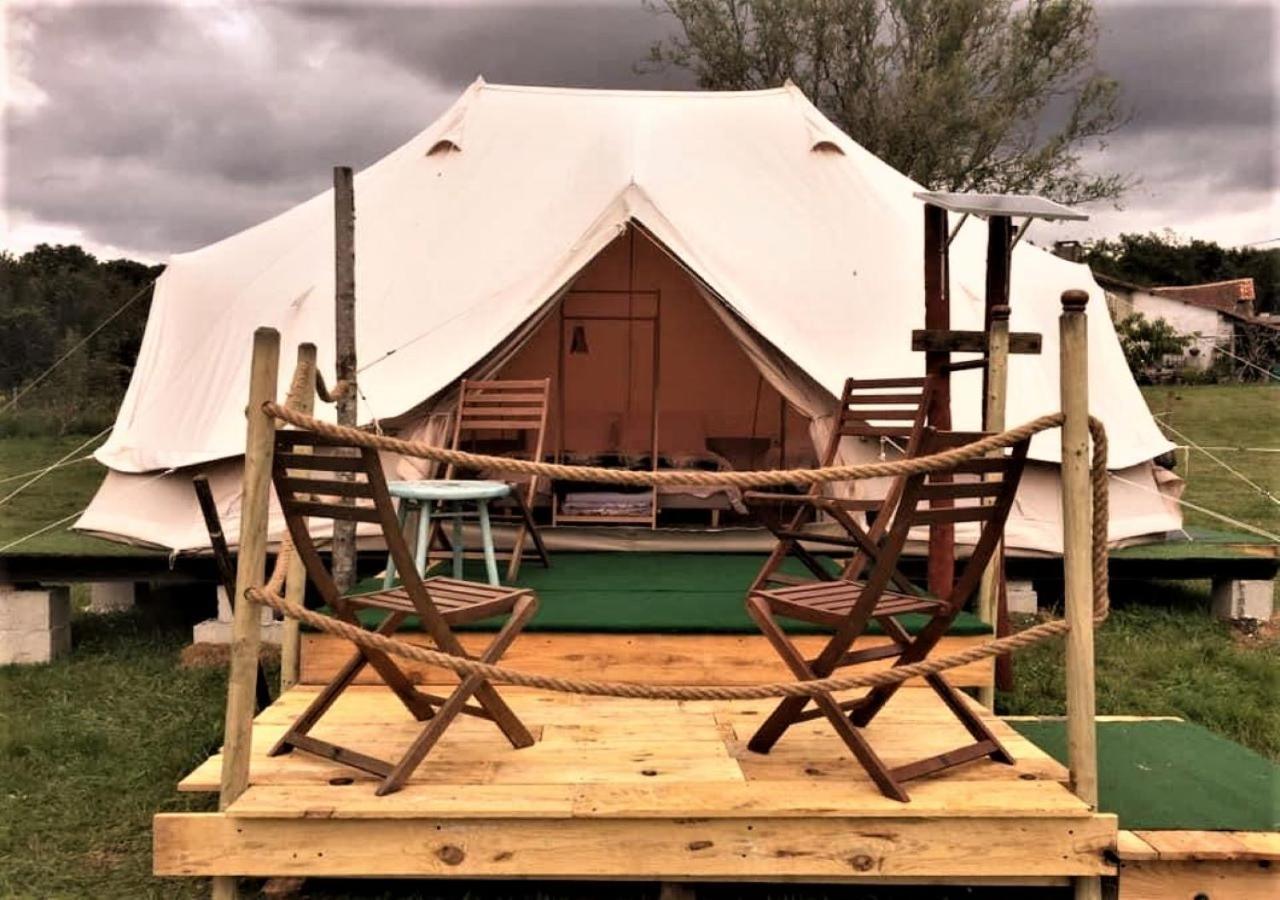 French Fields Luxury Glamping Original Mongolian Yurt Hotel Le-Vieux-Cerier Ngoại thất bức ảnh