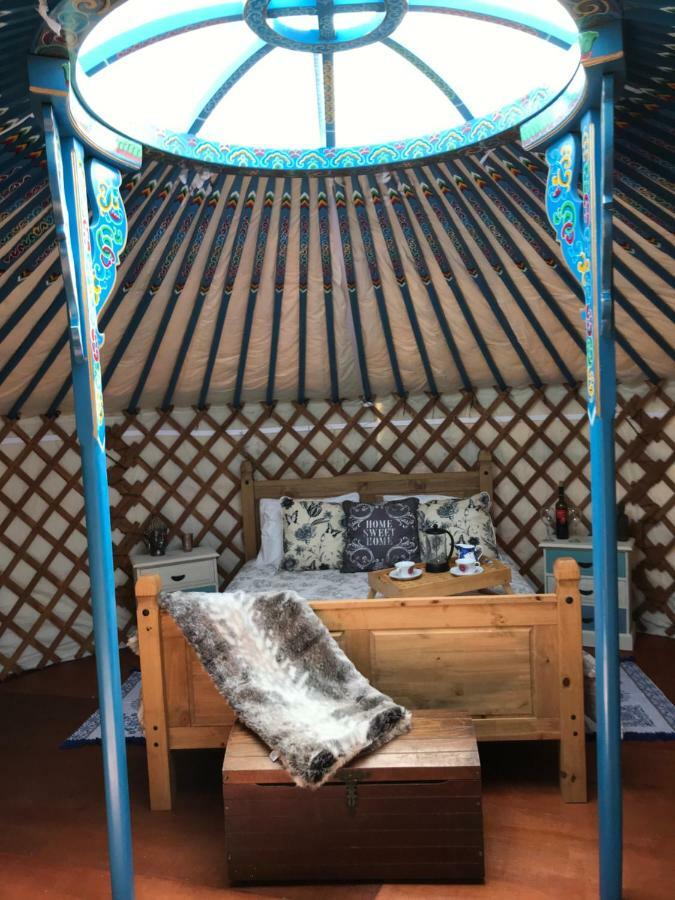 French Fields Luxury Glamping Original Mongolian Yurt Hotel Le-Vieux-Cerier Ngoại thất bức ảnh