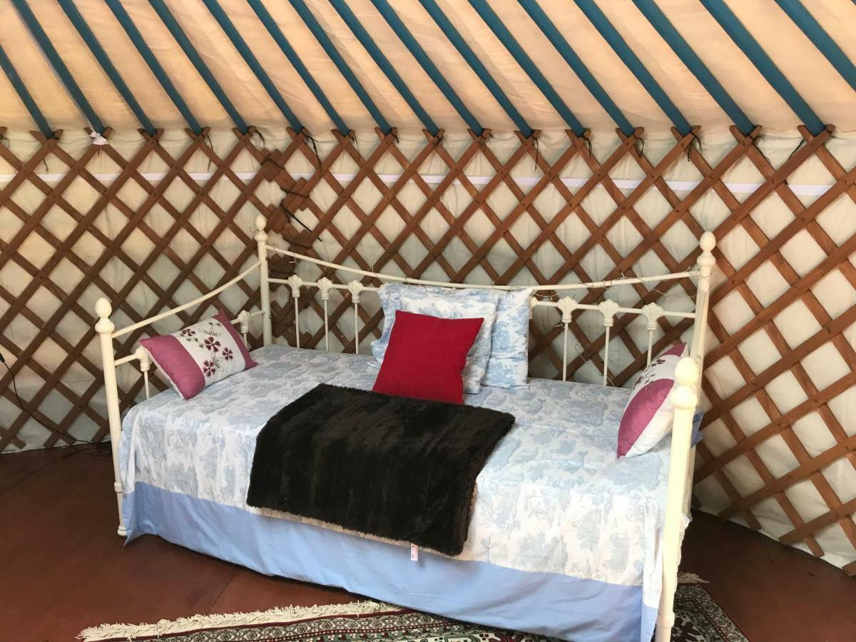 French Fields Luxury Glamping Original Mongolian Yurt Hotel Le-Vieux-Cerier Ngoại thất bức ảnh