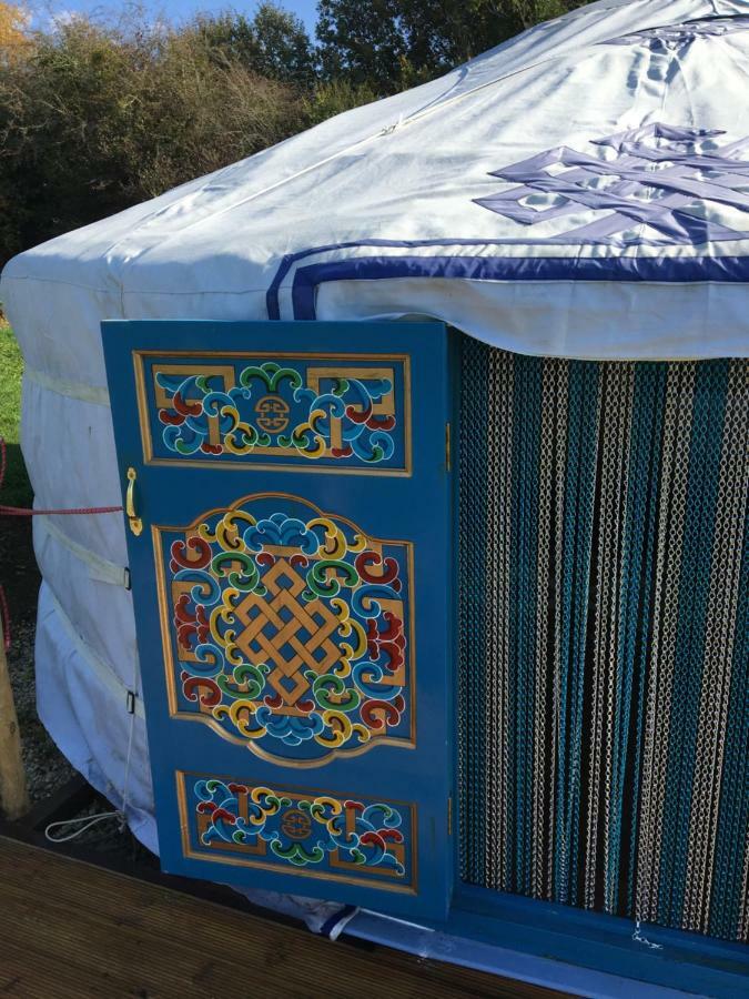 French Fields Luxury Glamping Original Mongolian Yurt Hotel Le-Vieux-Cerier Ngoại thất bức ảnh