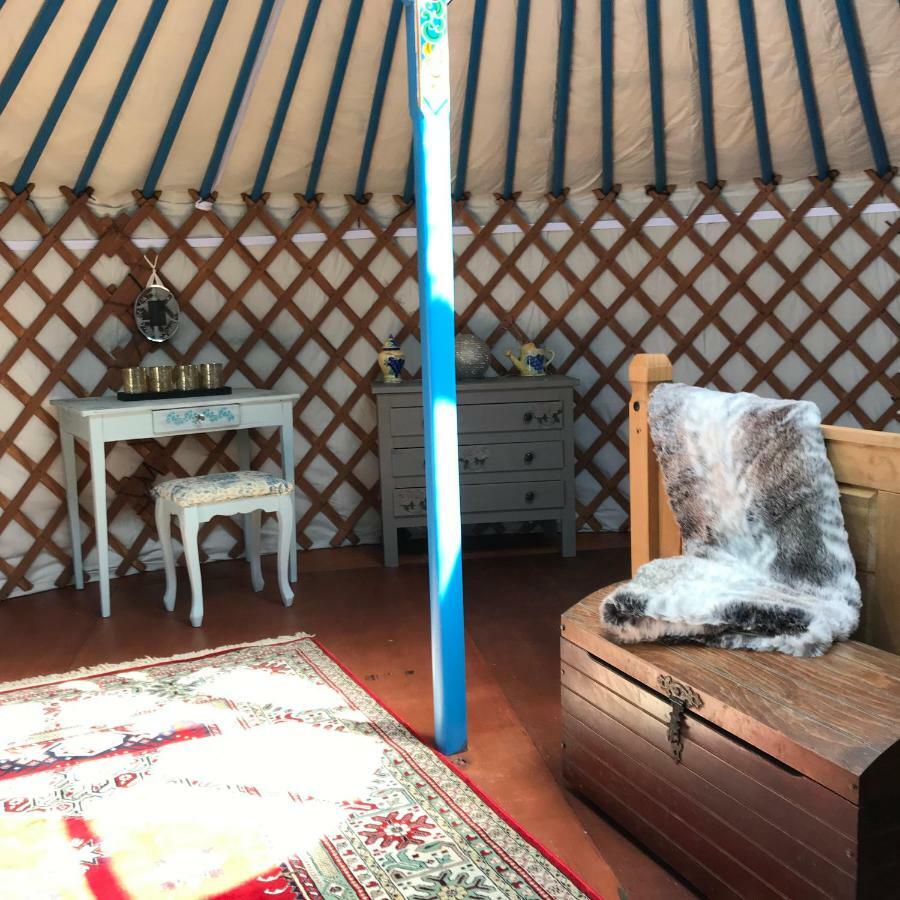 French Fields Luxury Glamping Original Mongolian Yurt Hotel Le-Vieux-Cerier Ngoại thất bức ảnh
