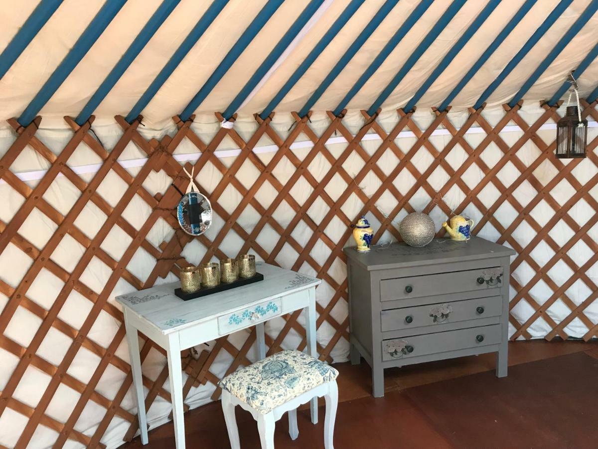 French Fields Luxury Glamping Original Mongolian Yurt Hotel Le-Vieux-Cerier Ngoại thất bức ảnh